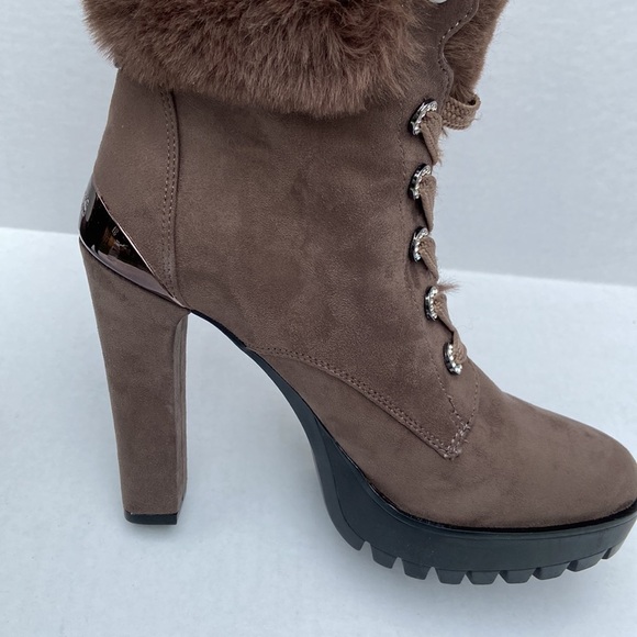New GUESS Trisia Lug Sole Booties SZ 7 - Picture 6 of 13